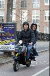 Amsterdam 27 maart 2004
Lizelotte v Dijk met vriend Durk op scooter