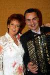 Weert, 29 Maart 2004
Marianne Weber met accordeonist