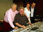 Weert, 29 Maart 2004
Marianne Weber  Emile Hartkamp en Johnny Hoes met accordeonist