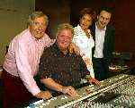 Weert, 29 Maart 2004
Marianne Weber  Emile Hartkamp en Johnny Hoes met accordeonist