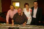 Weert, 29 Maart 2004
Marianne Weber  Emile Hartkamp en Johnny Hoes met accordeonist
