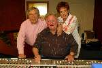 Weert, 29 Maart 2004
Marianne Weber met Johnny Hoes en Emile Hartkamp