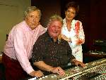 Weert, 29 Maart 2004
Marianne Weber met Johnny Hoes en Emile Hartkamp