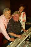 Weert, 29 Maart 2004
Marianne Weber met Johnny Hoes en Emile Hartkamp