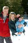 Lech 17 maart 2004
Prinses Maxima, Prins Willem Alexander en  Prinses Amalia   in Lech.  Maxima maakt foto van Amalia