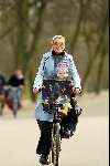 Amsterdam 16 maart 2004
Tatum Dagelet met Toy Travis op fiets in vondelpark