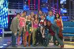 Hilversum 6 maart 2004
Idols in studio 22.  
De 10 finalisten  samen met Reinout Oerlemans en Tooske Breugem
Eerste finale ronde 2004

Eerste finale ronde 2004