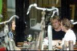 Amsterdam 29 maart 2003
Wim Kieft met ex vrouw Silvia en haar nieuwe vriend op een terras