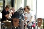 Amsterdam 29 maart 2003
Wim Kieft met ex vrouw Sylvia Kieft en haar nieuwe vriend op een terras