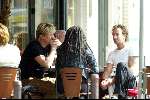 Amsterdam 29 maart 2003
Wim Kieft met ex vrouw Sylvia Kieft en haar nieuwe vriend op een terras