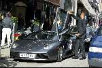 Amsterdam 27 maart 2004
Winston Bogarde met Lambourgini op PC Hooftstraat