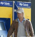 Weesp 21maart 2005
Chris Zegers met gsm op station in Weesp.