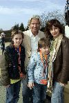 Biddingshuizen 25 maart 2005
opening Walibi World.
Dries Roelvink met vrouw en kinderen