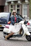 Amsterdam 24 maart 2005
Ellemieke Vermolen op vespa scooter