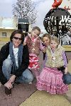 Biddingshuizen 25 maart 2005
opening Walibi World.
Erik de Zwart met vrouw en dochters