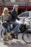 Amsterdam 24 maart 2005
Estelle Gullit met achter op fiets bij vriendin  cornelis schuytstraat