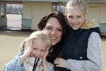 Biddingshuizen 25 maart 2005
opening Walibi World.
Esther Duller met kinderen