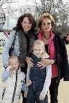 Biddingshuizen 25 maart 2005
opening Walibi World.
Esther Duller met moeder en kinderen
