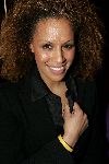 Utrecht 21 maart 2005
Tineke Schouten 25 jaar artiest en ze krijgt een koninklijke onderscheiding in het Jacobi theater.
Glennis Grace met geel bandje