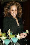 Utrecht 21 maart 2005
Tineke Schouten 25 jaar artiest en ze krijgt een koninklijke onderscheiding in het Jacobi theater.
Glennis Grace met cocktail