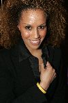 Utrecht 21 maart 2005
Tineke Schouten 25 jaar artiest en ze krijgt een koninklijke onderscheiding in het Jacobi theater.
Glennis Grace met geel bandje