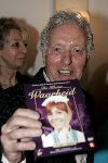 Amsterdam 14 maart 2005
Presentatie dvd de kleine waarheid in stationskoffiehuis.
 John Leddy