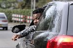 Hilversum 16 maart 2005
John Williams in zijn auto op weg naar de eerste keer rtl boulevard