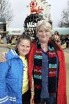 Biddingshuizen 25 maart 2005
opening Walibi World.
Nelly Frijda met buurmeisje
