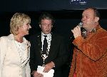 Utrecht 21 maart 2005
Tineke Schouten 25 jaar artiest en ze krijgt een koninklijke onderscheiding in het Jacobi theater.
Paul de Leeuw en de burgemeester van de Bilt