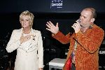 Utrecht 21 maart 2005
Tineke Schouten 25 jaar artiest en ze krijgt een koninklijke onderscheiding in het Jacobi theater.
Paul de Leeuw