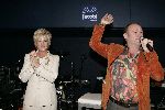 Utrecht 21 maart 2005
Tineke Schouten 25 jaar artiest en ze krijgt een koninklijke onderscheiding in het Jacobi theater.
Paul de Leeuw