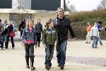 Biddingshuizen 25 maart 2005
opening Walibi World.
Pieter Storms met kinderen