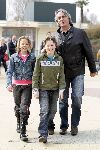 Biddingshuizen 25 maart 2005
opening Walibi World.
Pieter Storms met kinderen