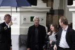 Amsterdam  11 maart 2005
 Richard Gere  verlaat Amstel hotel onder paraplu