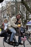 Amsterdam 25 maart 2005
Steven Beek op fiets met kinderen