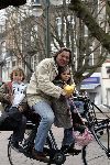 Amsterdam 25 maart 2005
Steven Beek met kinderen op fiets