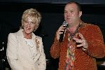 Utrecht 21 maart 2005
Tineke Schouten 25 jaar artiest en ze krijgt een koninklijke onderscheiding in het Jacobi theater.
Paul de Leeuw