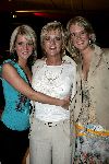 Utrecht 21 maart 2005
Tineke Schouten 25 jaar artiest en ze krijgt een koninklijke onderscheiding in het Jacobi theater.
Tineke met  dochters