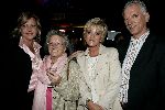 Utrecht 21 maart 2005
Tineke Schouten 25 jaar artiest en ze krijgt een koninklijke onderscheiding in het Jacobi theater.
Tineke met moeder en broer en zus