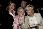Utrecht 21 maart 2005
Tineke Schouten 25 jaar artiest en ze krijgt een koninklijke onderscheiding in het Jacobi theater.
Tineke met moeder en broer en zus