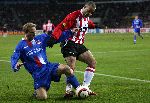 Eindhoven, 22 Maart 2006, 1/2 finale Gatorade Cup Seizoen 2005/2006 PSV-AZ, eindstand na verlenging 2-0
Barry v Galen in duel met ALEX PSV