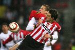 Eindhoven, 19 Maart 2006 Kompetitiewedstrijd PSV-NEC, eindstand 1-0 Seizoen 2005/2006
Jan Vennegoor of Hesselink in duel met David Jones
© Foto Peter Smulders BV