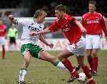 Alkmaar, 19 Maart 2006 Kompetitiewedstrijd AZ-Feyenoord, eindstand 1-0 Seizoen 2005/2006
Dir Kuyt in duel met Stijn Schaars