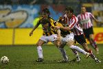 Arnhem, 24 Maart 2006 Kompetitiewedstrijd Vitesse-Sparta, eindstand 3-1 Seizoen 2005/2006
 in duel met Gill Swerts