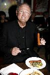Amsterdam 11 februari 2006
Premiere Andre v Duin in Rai .
Joop v d Ende eet worst met boerekool
