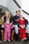 Lech 11 februari 2007
Maxima Prins Willem Alexander Amalia Alexia Koningin Beatrix Prins Constantijn Prinses Laurentien met Prinses Eloise Prins Claus Cazimir en Eleonore op vakatie in Lech.