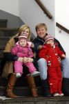 Lech 11 februari 2007
Maxima Prins Willem Alexander Amalia Alexia Koningin Beatrix Prins Constantijn Prinses Laurentien met Prinses Eloise Prins Claus Cazimir en Eleonore op vakatie in Lech.