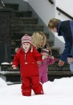 Lech 11 februari 2007
Maxima Prins Willem Alexander Amalia Alexia Koningin Beatrix Prins Constantijn Prinses Laurentien met Prinses Eloise Prins Claus Cazimir en Eleonore op vakatie in Lech.