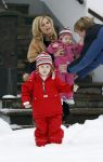 Lech 11 februari 2007
Maxima Prins Willem Alexander Amalia Alexia Koningin Beatrix Prins Constantijn Prinses Laurentien met Prinses Eloise Prins Claus Cazimir en Eleonore op vakatie in Lech.