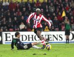 Eindhoven, 30 December 2006 Kompetitiewedstrijd PSV-FC Ado Den Haag, eindstand 2-1 Seizoen 2006/2007
Arouna kone passeert doelman Robert Zwinkels
Foto: Ronald Otter